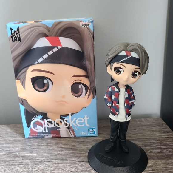 BTS V Q Posket - Picture 2 of 4